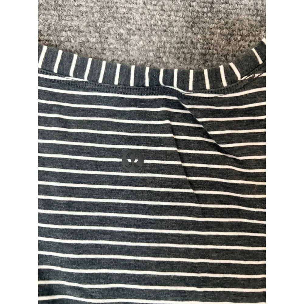 Lululemon Striped Sleeveless Tank Top Black White Curved Hem Crew Neck Womens 8?